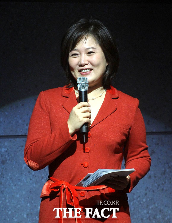 이금희 연봉은 2억 이상? 2006년 KBS가 한나라당 박형준의원에게 제출한 자료에서 이금희 연봉은 2억 100만 원을 기록했다./ 더팩트 DB