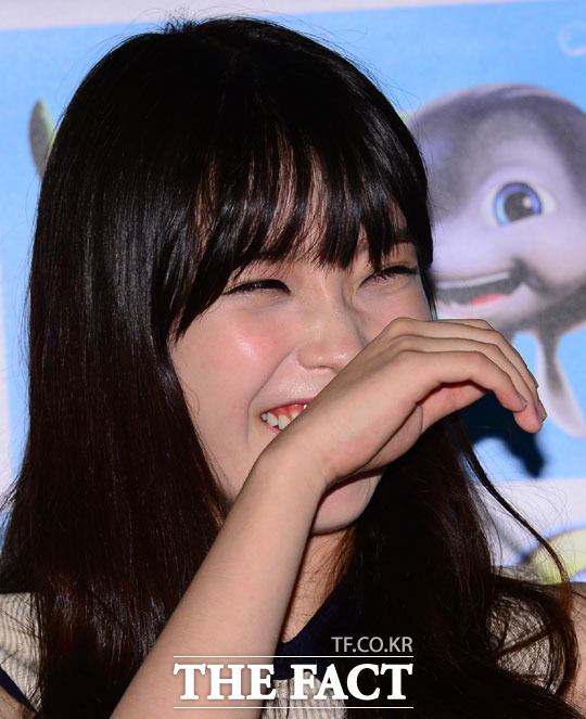 아이유 피부관리법은 말이죠! 아이유는 18일 SBS 한밤의 TV연예에 출연해 아이유 피부관리법을 공개했다./ 이새롬 기자