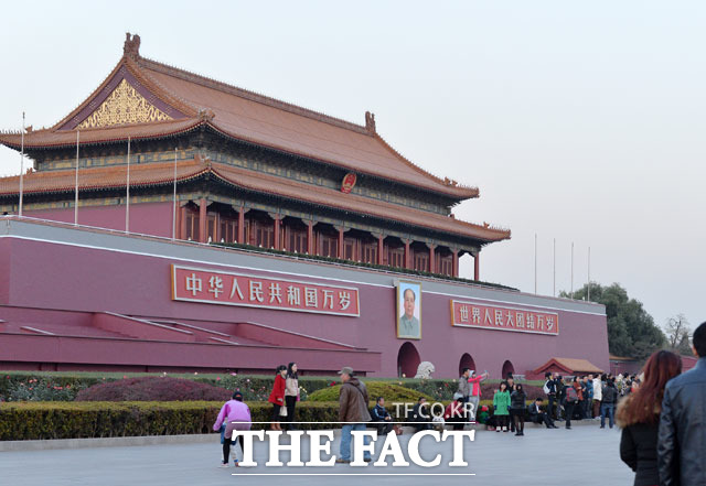 언어별 새해 인사, 중국서는 신넨 콰이러 언어별 새해 인사에 누리꾼들의 이목이 쏠리고 있는 가운데 중국에서 하는 새해 인삿말은 신넨 콰이러이다./ 문병희 기자