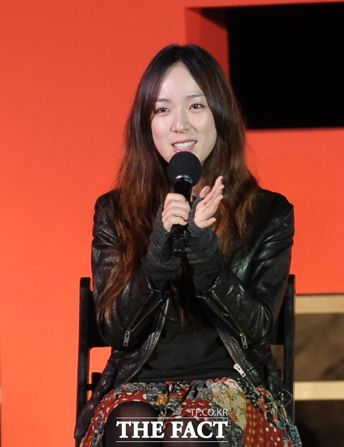 요조만의 연애관 가수 요조가 20일 오후 방송된 JTBC 토크쇼 김제동의 톡투유-걱정말아요, 그대에 출연해 소신 있는 발언으로 시선을 모았다. /더팩트DB