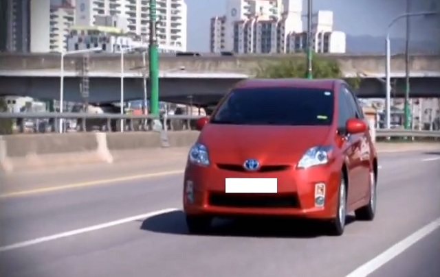프리우스는 연비왕 프리우스는 일본 도요타자동차가 리터당 40km 이상의 연비를 자랑하는 신형 하이브리드차로 연내 시판할 것으로 알려졌다. 4세대 프리우스는 기존 모델보다 20% 이상 연비가 개선된 신차를 올겨울에 시판할 것으로 전해졌다./XTM 탑기어 코리아 방송 화면 갈무리