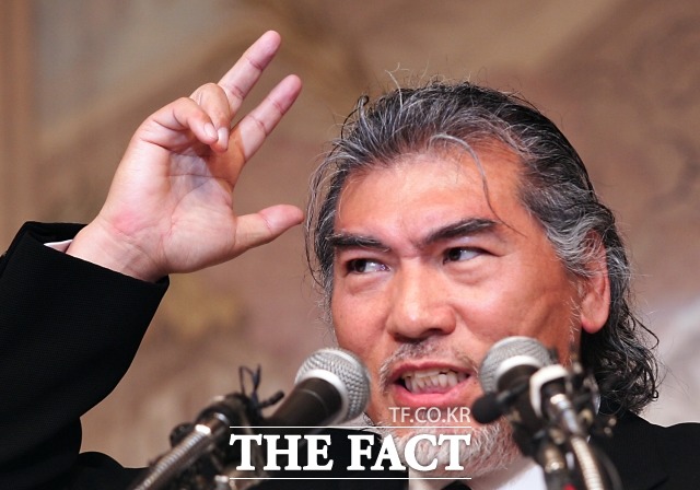 나훈아 아내 정 모씨가 최근 남편 나훈아의 저작권료를 요구하고 있는 것으로 밝혀졌다. 나훈아와 나훈아 아내 정 모씨는 이혼 소송을 벌이고 있다. / 더팩트 DB