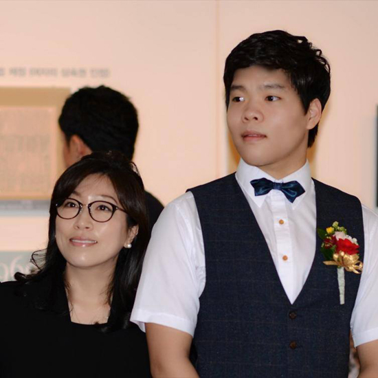 양정숙, 아들 김세진 선수와 찍은 사진 눈길. 양정숙이 22일 인기 검색어에 오르며 네티즌들의 관심을 받고 있다. 양정숙은 장애인 수영 선수 김세진의 엄마로 알려져 있다. / 김세진 선수 페이스북 캡처