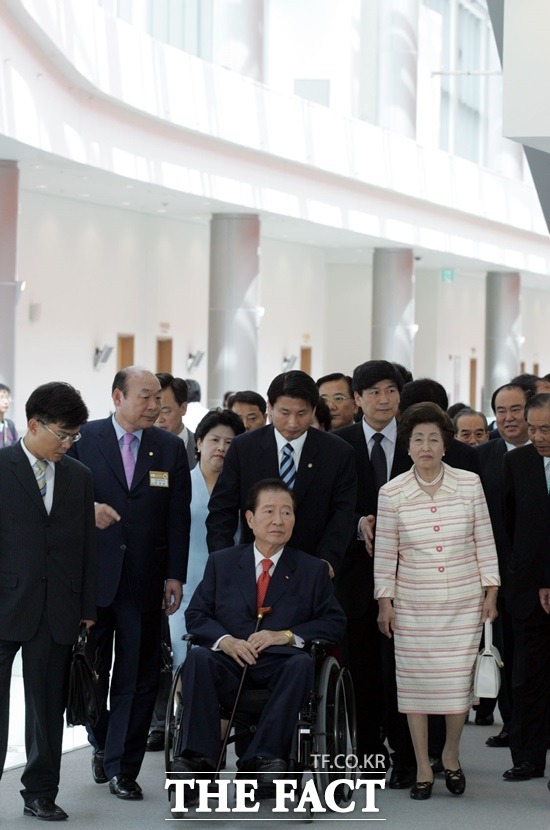 김대중-이희호 부부, 정치적 동반자 이희호 여사는 고 김대중 전 대통령의 뒷바라지뿐만 아니라 정치활동을 적극적으로 도왔다./더팩트DB