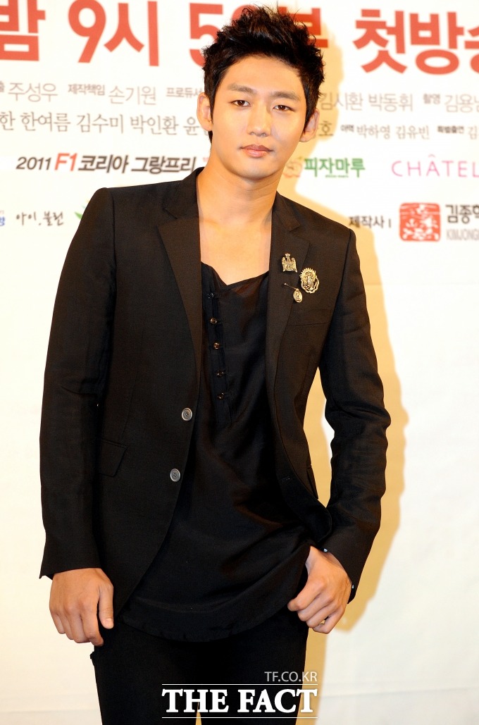 이태성 군 복무 중 이혼 상근예비역으로 복무하고 있는 배우 이태성이 7살 연상 아내와 합의 이혼한 것으로 알려져 관심을 모았다. /더팩트DB