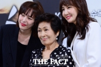 [TF포토] 이하나-김혜자-채시라, '저희가 3대 모녀에요~'