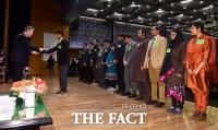 [TF포토] 부영그룹 이중근 회장, 유학생 102명에게 국경 없는 교육 기부