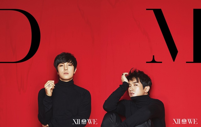 신화창조 보고 있나? 신화 동완(왼쪽)과 민우가 타이틀곡 표적은 가장 신화다운 노래라고 말했다. /신컴 엔터테인먼트 제공