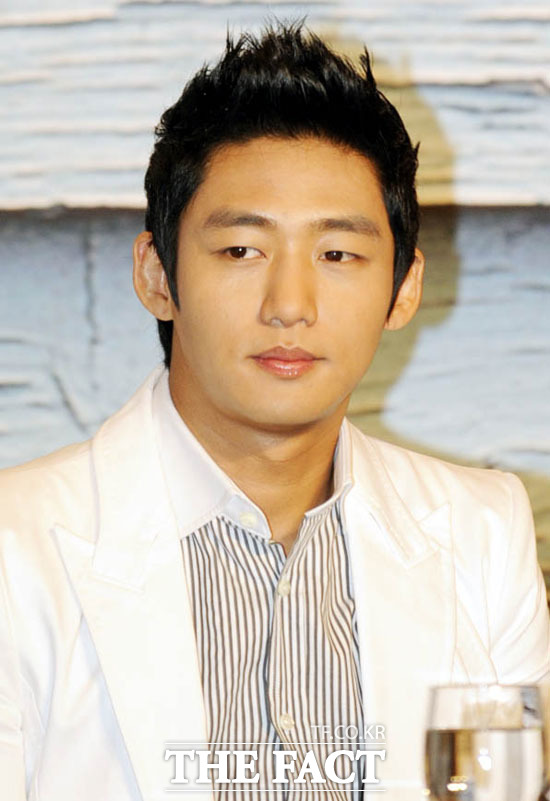 군 복무 중 합의 이혼한 이태성. 군 복무 중 합의 이혼한 이태성의 근황에 관심이 모이고 있다. 군 복무 중 합의 이혼에 이른 이태성은 오는 7월 전역 예정이다. /더팩트 DB