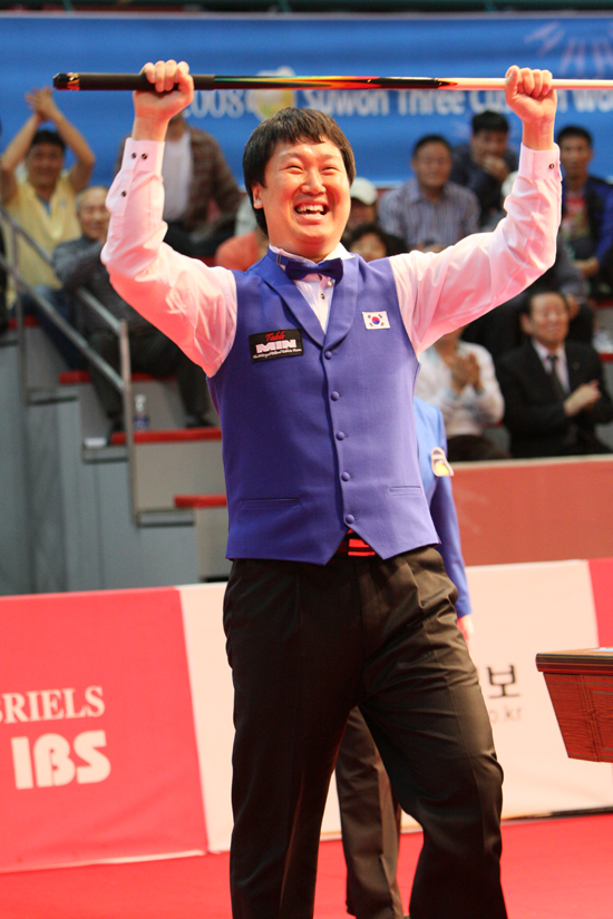 김경률의 비통한 죽음. 김경률이 생전 국제 대회에 출전해 환하게 웃고 있다. / 대한당구연맹 제공