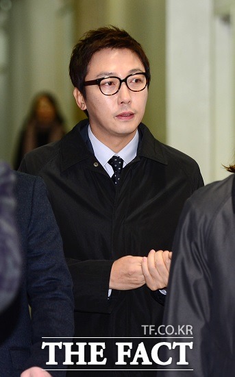 위헌 결정 나오길…가수 탁재훈은 아내 이효림 씨로부터 간통죄 고소를 당했다. 만약 헌재가 간통죄 위헌 결정을 할 경우 탁 씨는 손해배상 의무만 지게 될 가능성이 높다./더팩트 DB