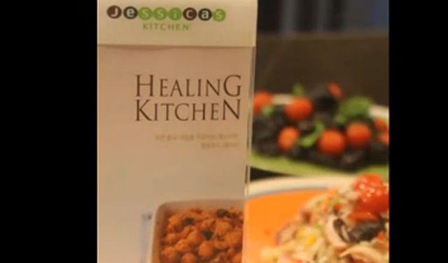 외식사업만 3개, 적자 지속 김준호는 제시카 키친 등 외식사업체의 적자와 김우종 대표의 배임이 코코엔터의 위기를 키웠다고 밝혔다. / 유튜브 영상 캡처