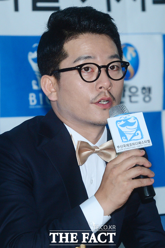 김준호, 코코엔터 입금내역 왜 공개 안했나. 김준호는 코코엔터에 수입 일부를 입금한 내역을 공개하지 않아 의문을 자아냈다. / 더팩트 DB