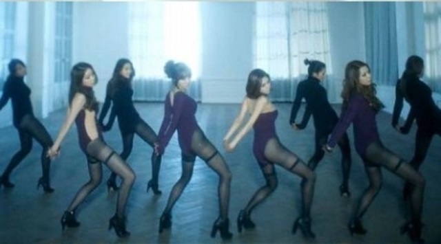 스텔라 노출 마케팅. 스텔라가 미니 앨범 속 노출 의상의 의도를 설명했다. 스텔라는 지난해 마리오네트로 선정성 논란에 휩싸였다. / 마리오네트 뮤비 캡처