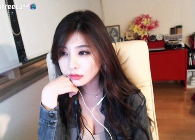 아프리카 티비 대표 미녀. 아프리카 티비 미녀BJ 박현서가 혼전순결에 대한 소신을 밝혀 눈길을 끌었다. /아프리카 티비 캡처