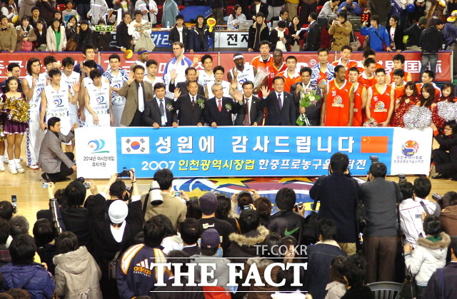 한중일 리그 개막 성사될까? 2007년도에 열린 한중 프로농구 올스타전은 한국과 중국 농구 팬들의 높은 인기를 끌었다. / KBL 제공