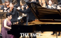 [TF포토] 연주하는 피아니스트 김지현