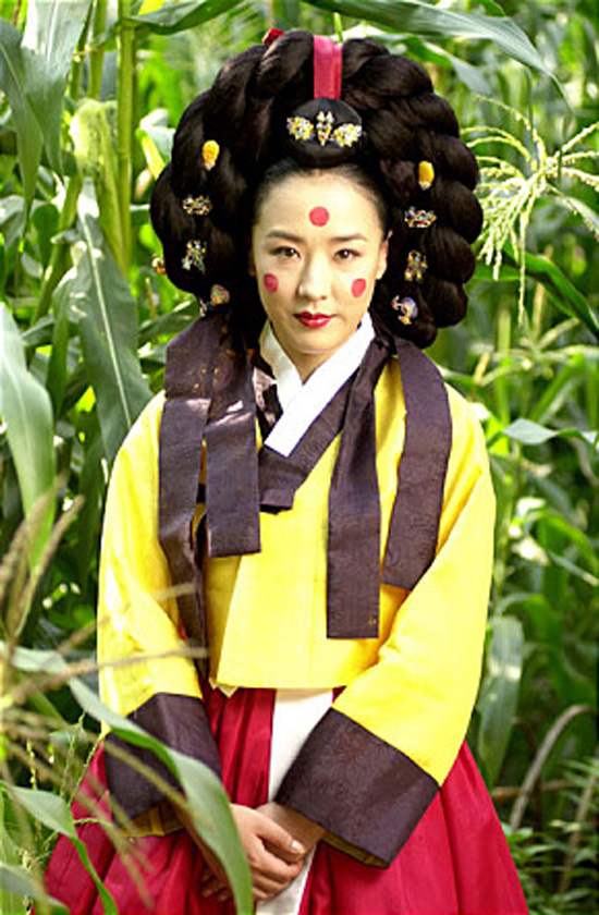 정난정, 역사 재조명. SBS 여인천하에서 주요 인물이었던 정난정이 재조명되고 있다. 정난정은 자신의 신분을 개혁하기 위해 수단과 방법을 가리지 않은 역사 속 여인으로 알려졌다. / SBS 여인천하 포스터