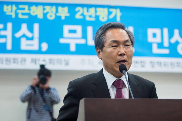 김영란법, 여야 견해차 뚜렷 김영란법(부정청탁 및 금품 등 수수에 관한 법률) 국회 통과를 두고 여야 간 견해차가 좁처럼 좁혀지지 않고 있는 가운데 우윤근 새정치민주연합 원내대표가 입을 열었다. / 더팩트 DB