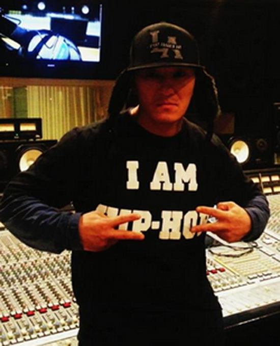 mc 스나이퍼, 이름 뜻 눈길. mc 스나이퍼가 2일 인기 검색어에 등장해 네티즌들의 관심을 받고 있다. mc 스나이퍼와 mc 몽 등 힙합 예명 앞에 붙는 mc의 뜻도 눈길을 끌고 있다. / mc 스나이퍼 트위터 캡처