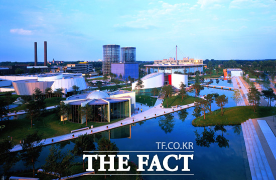 폭스바겐, 지난해 최고 실적 폭스바겐그룹은 지난해 매출 2025억 유로, 영업이익 127억 유로를 기록해 역대 최고 실적을 거뒀다고 3일 밝혔다. 사진은 폭스바겐그룹 본사 전경. / 폭스바겐그룹 제공