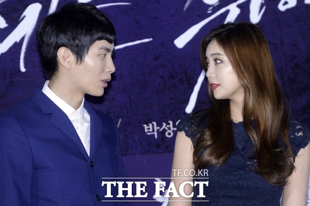 이태임-이민기 파격 정사신 이태임이 지난해 6월 진행된 영화 황제를 위하여 언론 시사회에서 이민기의 리드 덕분에 정사신에 부담없이 임할 수 있었다고 밝혔다. /최진석 기자