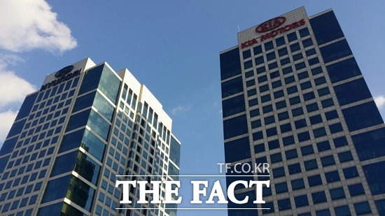 현대·기아차 2월 판매량 전년比 5.5%, 8.7%씩 줄어  현대자동차와 기아자동차의 지난달 판매량이 설 연휴에 따른 근무 일수 감소의 영향으로 전년 대비 각각 5.5%, 8.7%씩 줄어든 것으로 나타났다. / 더팩트 DB