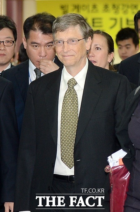 빌게이츠 2년 연속 세계 최고 부자 순위 1위 미국 마이크로소프트(MS) 공동창업자 빌 게이츠가 지난해에 이어 2년 연속 세계 최고 부자 순위 1위에 올랐다. / 더팩트 DB