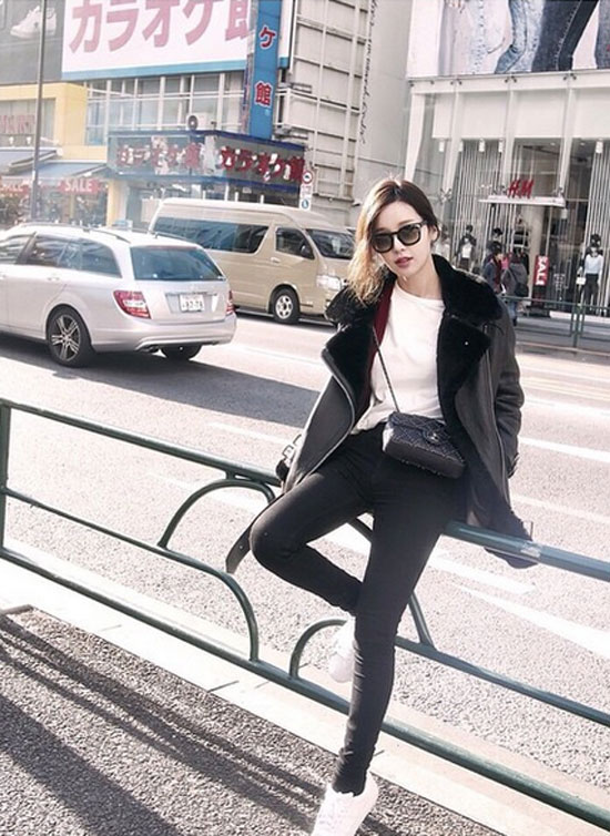 남규리, 하라주쿠에서. 남규리가 일상 사진에서 미모와 세련미를 뽐냈다. 남규리가 찾은 하라주쿠는 젊은 일본인들의 패션과 유행을 한눈에 볼 수 있어 도쿄를 대표하는 관광지로 꼽힌다. /남규리 인스타그램