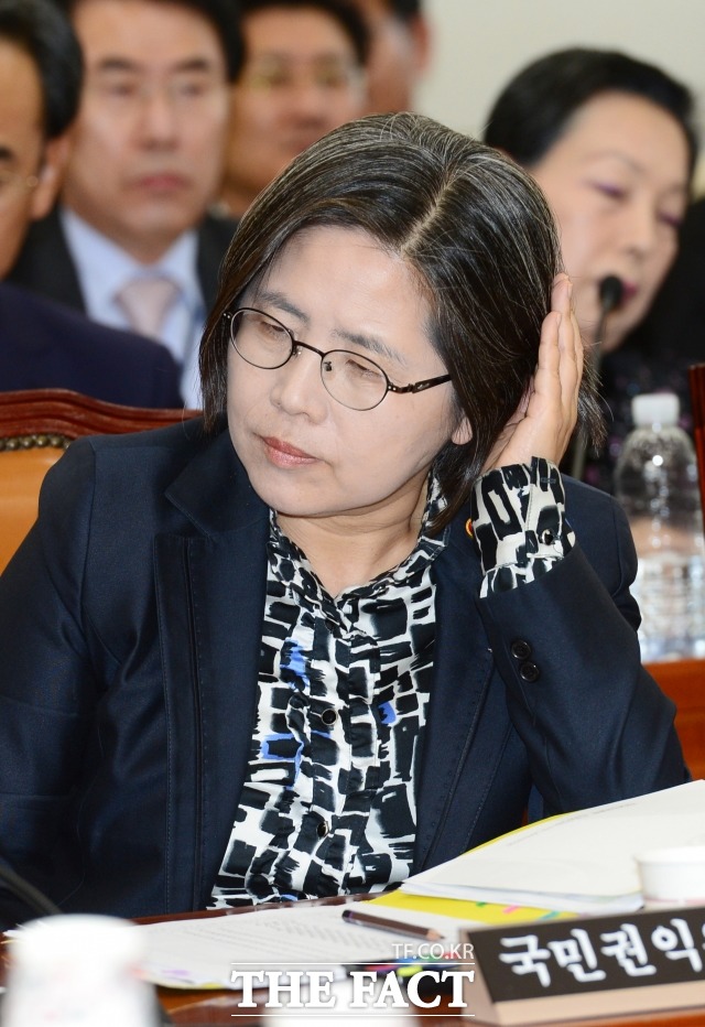 김영란법 1년 6개월 만에 국회 본회의 통과. 김영란법 김영란법(부정청탁 및 금품 등 수수 금지에 관한 법률안)이 3일 국회 본회의를 통과했다. 김영란법은 모두 247명의 의원이 투표해 찬성 226표, 반대 4표로 가결됐다. /임영무 기자