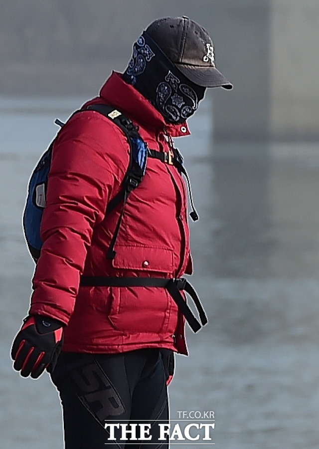 안구건조증 예방법, 눈 비비면 상처 생기기 쉬워. 안구건조증 예방법에 대한 관심이 높다. /배정한 기자