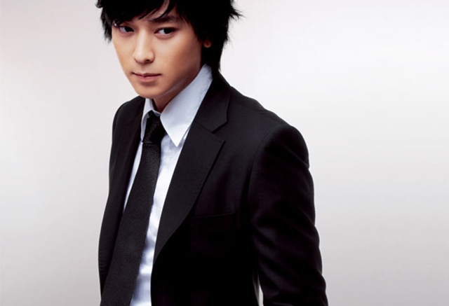 여자들이 좋아하는 수트핏의 주인공으로 유명한 강동원. / M VIO
