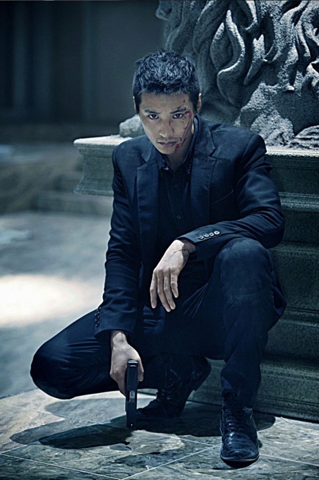 짧은 헤어스타일로 남성미를 드러낸 원빈의 모습. / 영화‘아저씨’