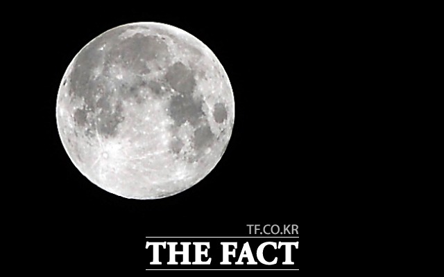 정월대보름 때 부럼을 깨 먹는 이유. 보통은 치아를 튼튼하게 하고 일년 간 부스럼과 종기가 나지 않게 해달라는 소원을 비는 목적이 크다. /이새롬 기자