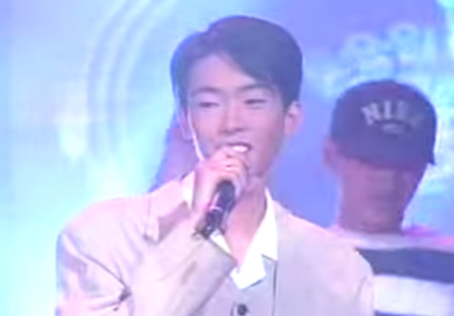 서지원, 새삼 화제. 서지원이 4일 인기 검색어에 올라 네티즌들의 관심을 받고 있다. 서지원은 히트곡을 많이 남기며 팬들의 사랑을 받던 도중 스스로 목숨을 끊어 주위를 안타깝게 했다. / KBS 방송 화면 캡처