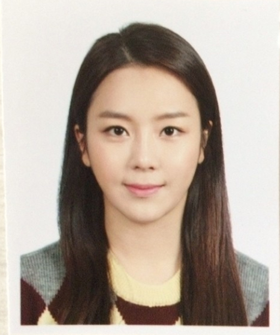 예원 단정한 여권사진. 예원의 여권사진이 누리꾼들의 관심을 모았다. /예원 인스타그램