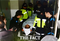 [TF포토] '미국 대사 습격' 김기종, '치료 뒤 종로경찰서로 이송'