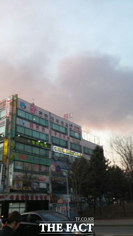 안산화재, 반월공단에서 발생. 안산화재 반월공단이 6일 인기 검색어에 올라 네티즌들의 관심을 받고 있다. 안산화재는 반월공단의 한 플라스틱 공장에서 발생한 것으로 알려졌다. / <더팩트> 독자 제공