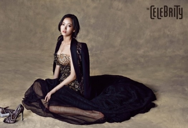 강한나, 남심 흔들. 강한나가 인기를 끌고 있다. 강한나의 과거 화보가 온라인상에서 눈길을 끌고 있다. / 더 셀러브리티 화보 캡처