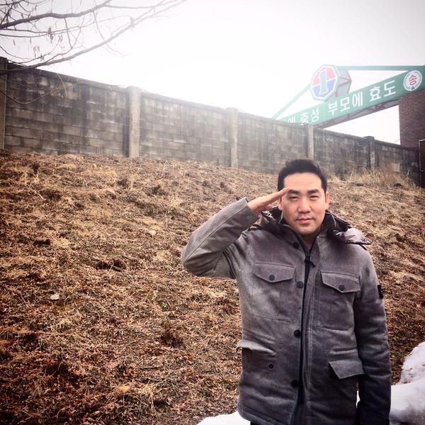 샘킴, 진짜사나이 활약 기대 셰프 샘킴이 많은 관심을 모으고 있다. 샘킴은 여러 방송을 통해 다양한 매력을 뽐냈다./ 샘킴 트위터