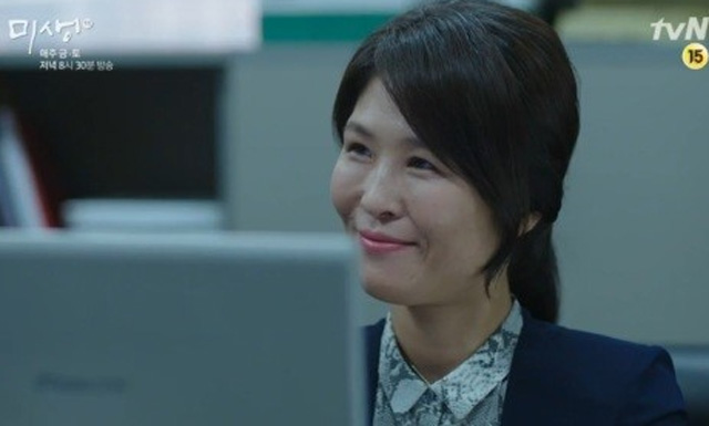 황석정 학력은? 미생에 출연한 황석정의 학력에 관심이 쏠리고 있다. 황석정은 미생에서 변요한의 시선을 끌어 당신 날씬한 뒤태의 소유자, 재무부장 역으로 출연했다. /tvN 미생 영상 갈무리