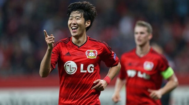 내가 바로 손흥민! 손흥민이 9일 벤틀러 아레나에서 열린 2014~2015시즌 독일 분데스리가 24라운드 파더보른과 원정 경기에서 두 골을 몰아넣으며 팀 3-0 승리를 이끌었다. / 레버쿠젠 페이스북 캡처