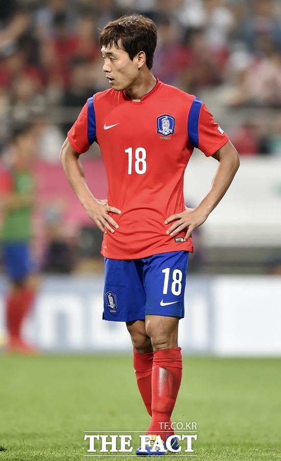 백의종군 박주영 주목! 백의종군과 박주영이 연관 검색어가 됐다. 박주영은 백의종군하는 마음으로 FC 서울에 복귀했다. / 더팩트 DB