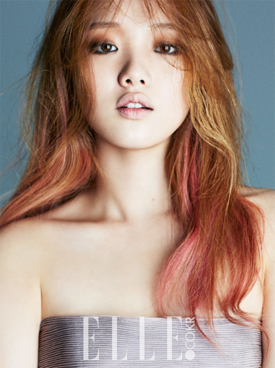 이성경, 화보 눈길. 이성경이 10일 인기 검색어에 올라 네티즌들의 뜨거운 관심을 받고 있다. 신비한 분위기를 연출한 이성경의 화보도 눈길을 끌고 있다. / 엘르 제공