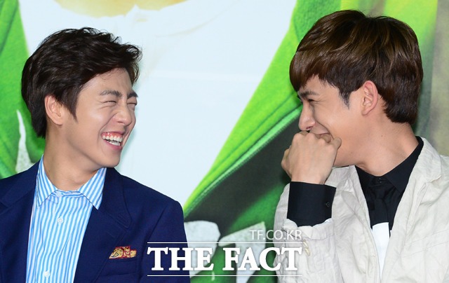 연애혁명, 인기폭발. 네이버 웹툰 연애혁명이 12일 인기 검색어에 등장하며 네티즌들의 관심을 받고 있다. 연애혁명이 인기를 힙입어 영화나 드라마로 재탄생할 수 있을지도 눈길을 끌고 있다. / 더팩트 DB