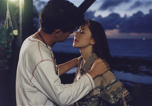 이일화, 그리움엔 이유가 없다 출연. 이일화가 12일 인기 검색어에 등장해 네티즌들의 관심을 받고 있다. 이일화의 여성미가 돋보인 영화 스틸도 눈길을 끌고 있다. / 영화 그리움엔 이유가 없다 스틸