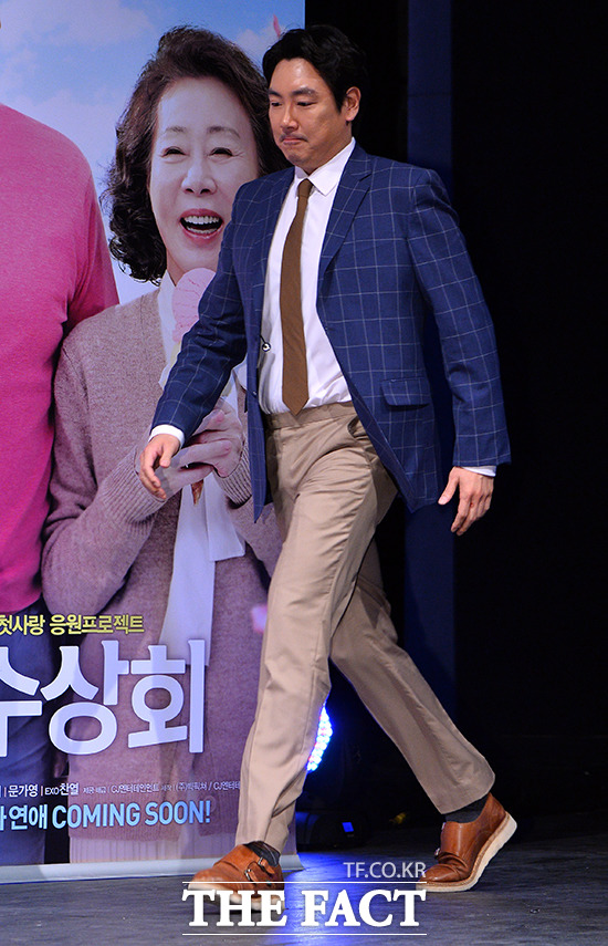 장수상회 조진웅. 장수상회 제작보고회에서 조진웅이 박근형에 대한 라이벌 의식을 설명했다. 장수상회는 다음 달 9일 개봉 예정이다. /김슬기 기자