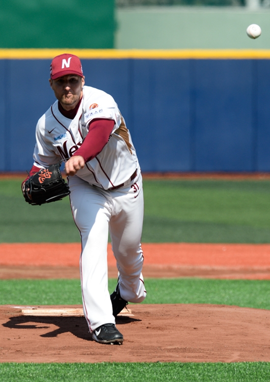 깔끔한 투구! 넥센 히어로즈가 13일 KIA 타이거즈와 시범경기에서 선발 투수 라이언 피어밴드의 호투를 앞세워 6-5로 이겼다. / 넥센 구단 제공