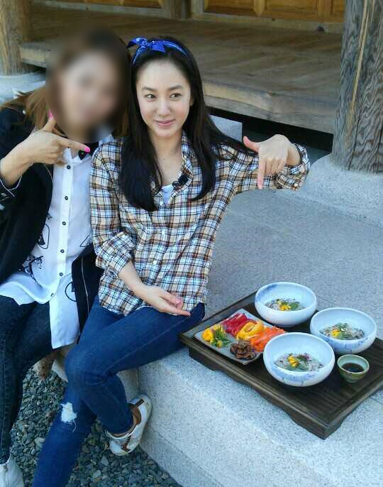 박주미 동안 외모 박주미가 20대 못지 않은 외모를 뽐내면서 보는 이들의 감탄을 자아내고 있다./박주미 트위터