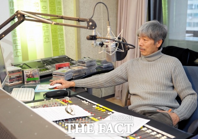 올해로 25주년 맞이한 배철수의 음악캠프. 배철수가 진행하는 배철수의 음악캠프가 올해로 25주년을 맞이한 가운데 그가 과거 송골매로 활동한 이력이 재조명받고 있다./더팩트DB